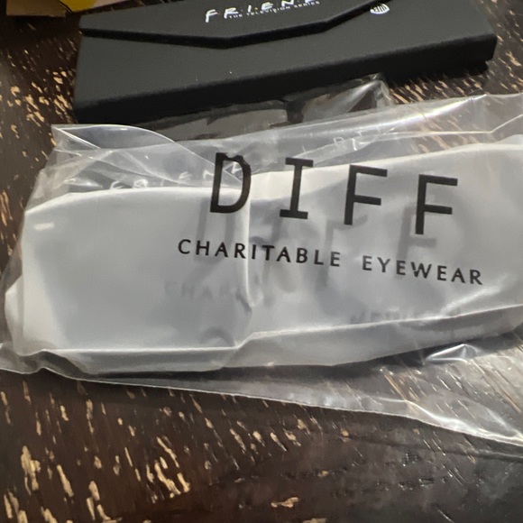 Diff eyewear X Friends Ross glasses - Picture 6 of 8